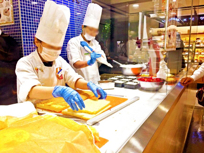 Osaka: Main Sights and Hidden Spots Guided Walking Tour - Kuromon Ichiba and Doguyasuji’s oversized kitchen goods