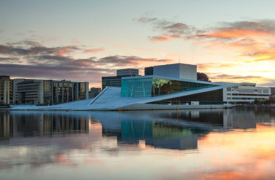 Oslo: Best of Oslo Walking Tour - Christiania Torv and the old city center