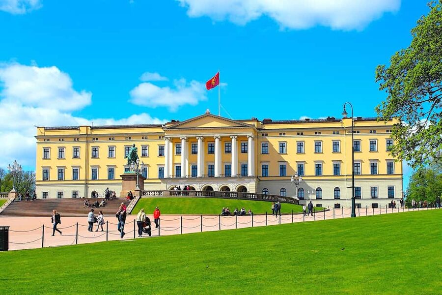 Oslo: Guided Walking Tour of Central Oslo with Local Guide - Why the Tiger is a smart place to begin