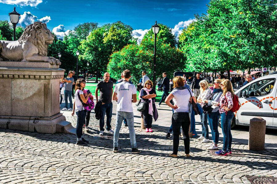 Oslo: Private Walking Tour - Christiania Torv, Bank Square, and the old city story