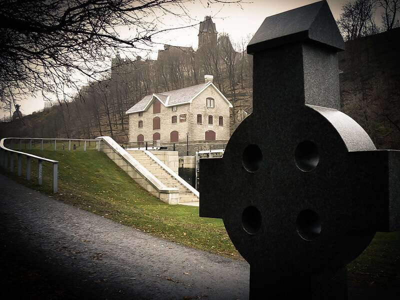 Ottawa: Haunted Night Walking Tour - A ghost tour that also teaches Ottawa history