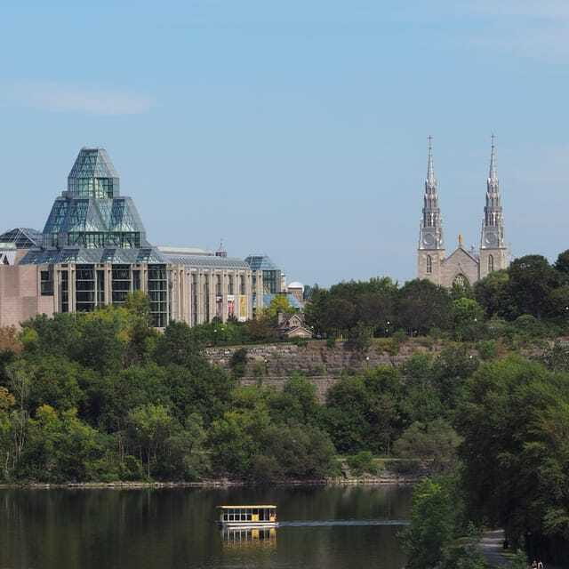Ottawa: Walking Tour in the Heart of the Capital - A pace that respects the person in front