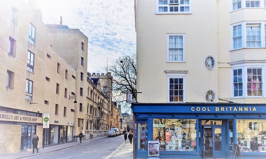Oxford: Official University and City Walking Tour - Guide quality and group size