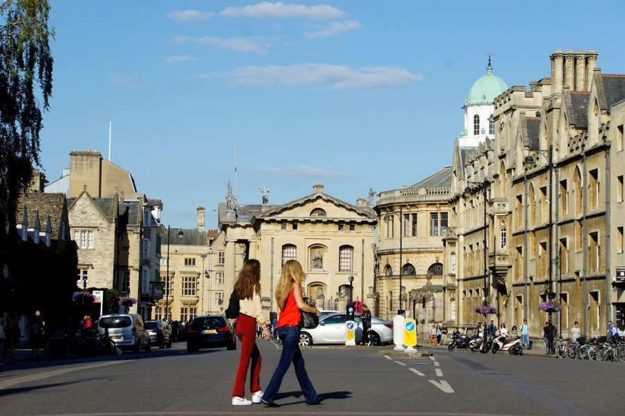 Oxford: Official University and City Walking Tour - Broad Street and the city’s difficult past