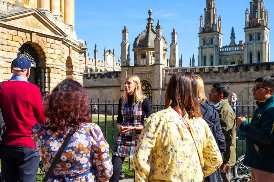 Oxford: University and City Walking Tour with Alumni Guide - Starting in Oxford’s historic center