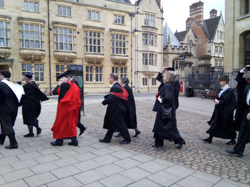 Oxford University: Guided Small Group Walking Tour - Graduation dates and Christmas closures