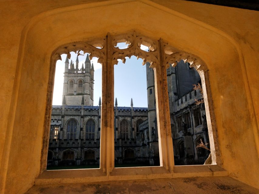 Oxford University: Guided Small Group Walking Tour - Guides with personality and local perspective