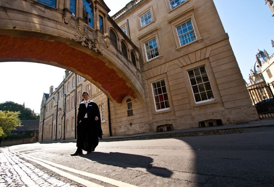 Oxford University: Guided Small Group Walking Tour - A Harry Potter tour with more than film locations