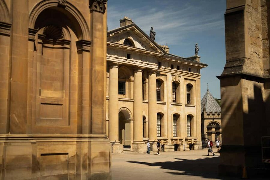 Oxford University: Walking Tour By Alumni™ & New College - Why a student guide changes the Oxford story