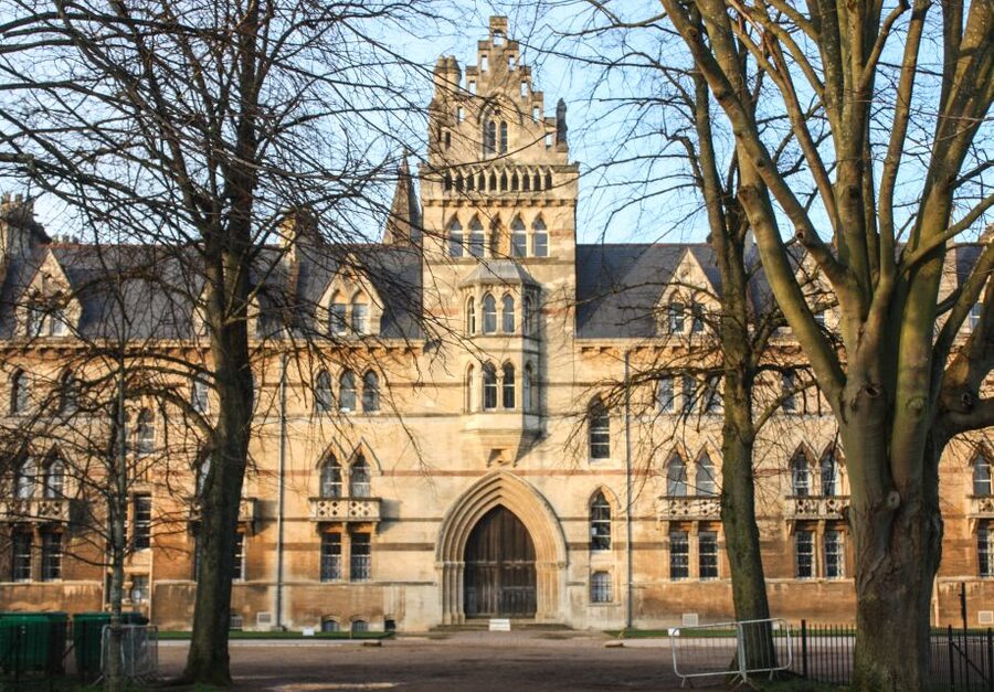 Oxford University: Walking Tour By Alumni™ & New College - St Mary’s Church and Merton College