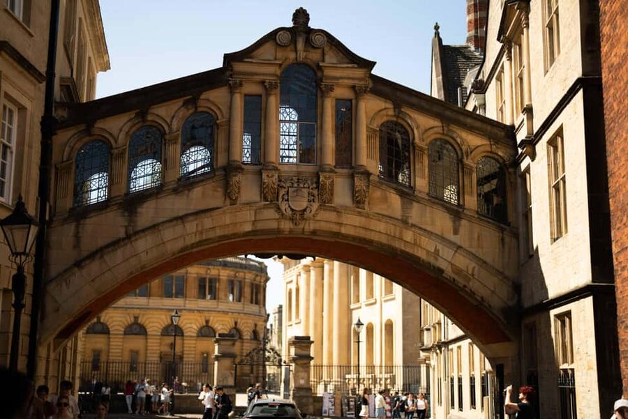 Oxford University: Walking Tour By Alumni™ & New College - Adding New College after the walk