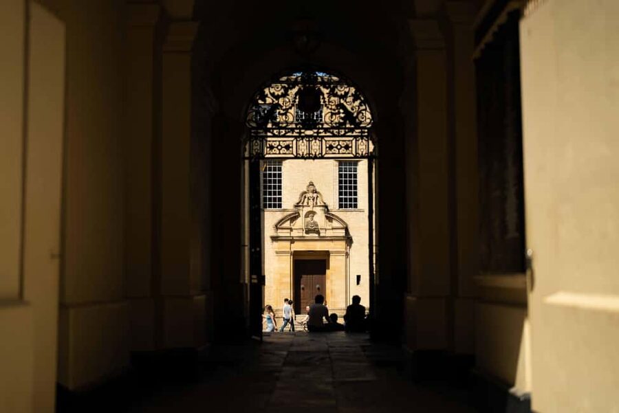 Oxford University: Walking Tour By Alumni™ & New College - Starting at Broad Street and Balliol College
