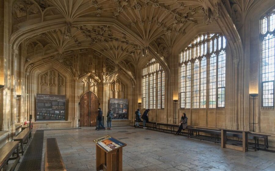 Oxford: University Walking Tour with Christ Church Visit - Entering Christ Church and seeing the Hogwarts dining hall