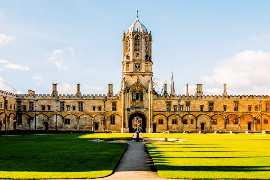 Oxford: University Walking Tour with Christ Church Visit - How long the day feels and who should take it