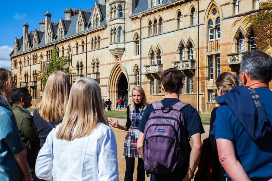 Oxford: University Walking Tour with Christ Church Visit - Starting in central Oxford and entering college life