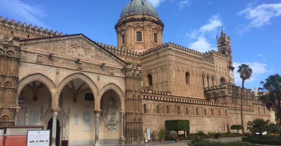 Palermo: Markets and Monuments City Center Walking Tour - Teatro Massimo and Porta Carini set the scene