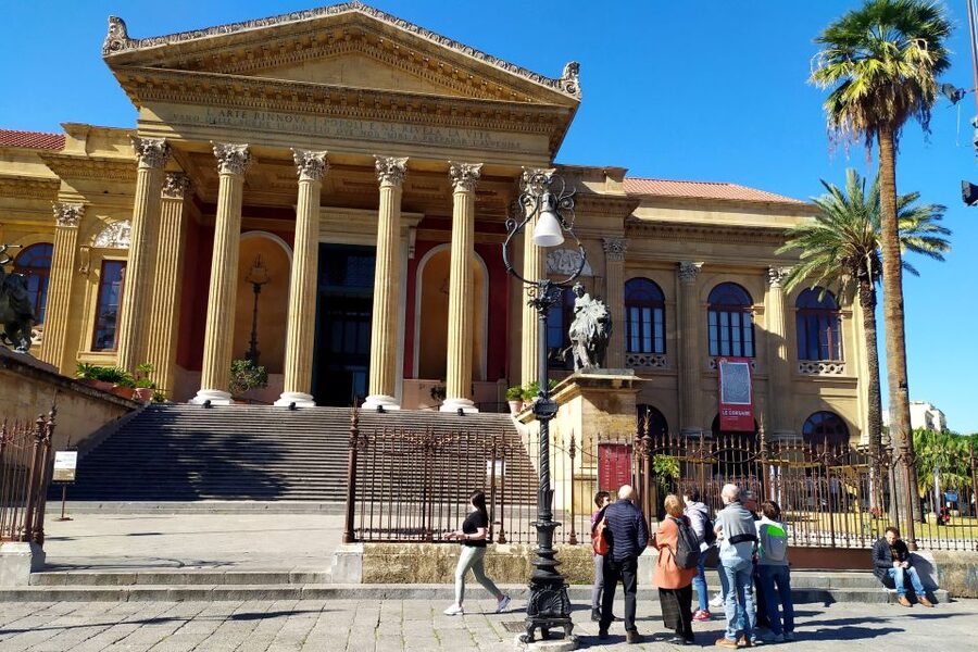 Palermo: Walking Tour of Historic Markets and Monuments - What the guides add to the walk