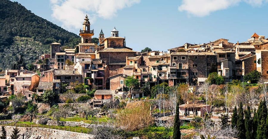 Palma, Cathedral & Valldemossa: Guided walking Tour - Starting at Parc de la Mar in Palma