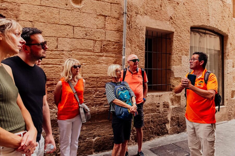 Palma de Mallorca: Foodie Walking Tour of the Old Town - A Sweet Finish With Ensaimada and Almond Ice Cream