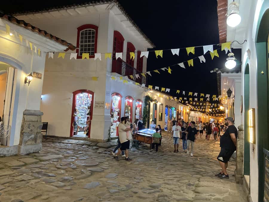 Paraty: Historic Centre Walking Tour & Cachaça Tasting - Timing, footwear, and pace