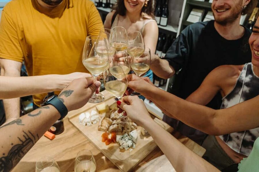 Paris: Food and Wine Tasting Walking Tour in Le Marais - Starting with butter, bread, and the character of Le Marais
