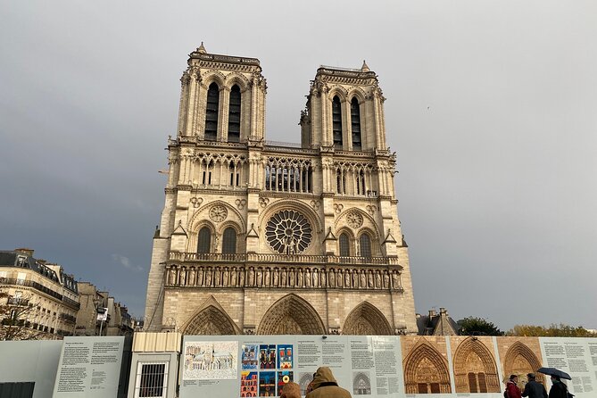 Paris: Île de la Cité and Notre-Dame Walking Tour With Crypt - Starting beneath Henri IV on Pont Neuf