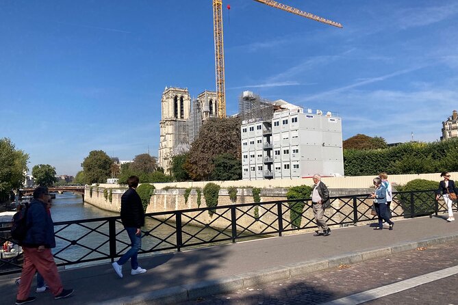 Paris: Île de la Cité and Notre-Dame Walking Tour With Crypt - The Palais de la Cité, courts, and the oldest clock