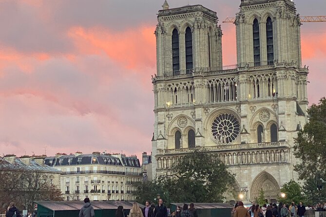 Paris: Île de la Cité and Notre-Dame Walking Tour With Crypt - Square du Vert-Galant and Place Dauphine