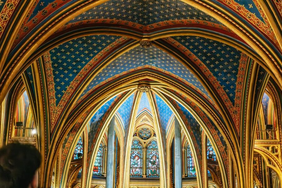 Paris: Ile de la Cité Walking Tour with Sainte-Chapelle - The Conciergerie moves from palace to prison