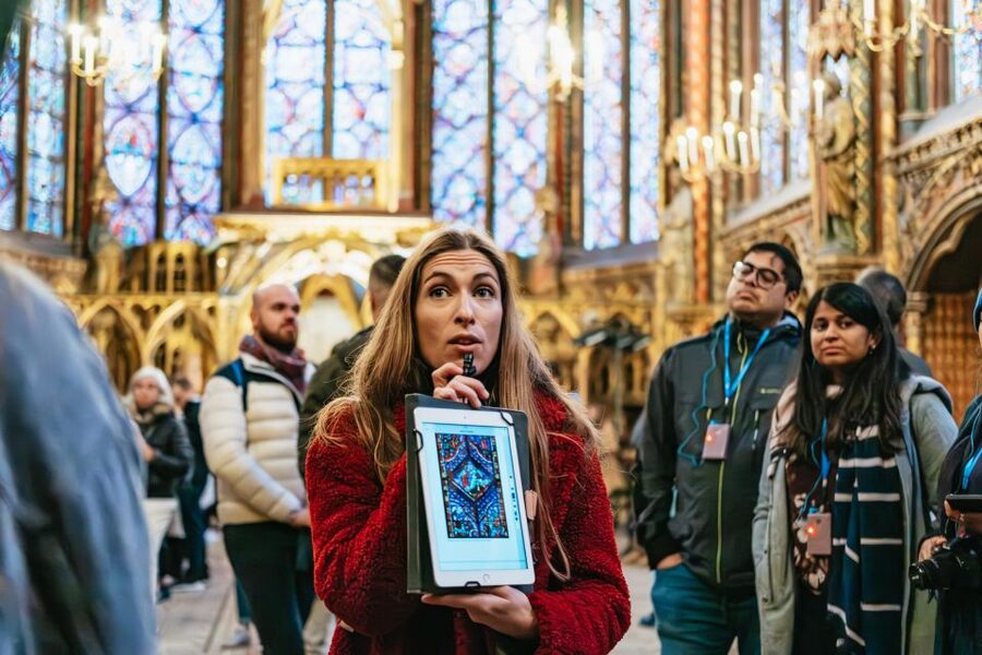 Paris: Ile de la Cité Walking Tour with Sainte-Chapelle - What the guides add to the visit