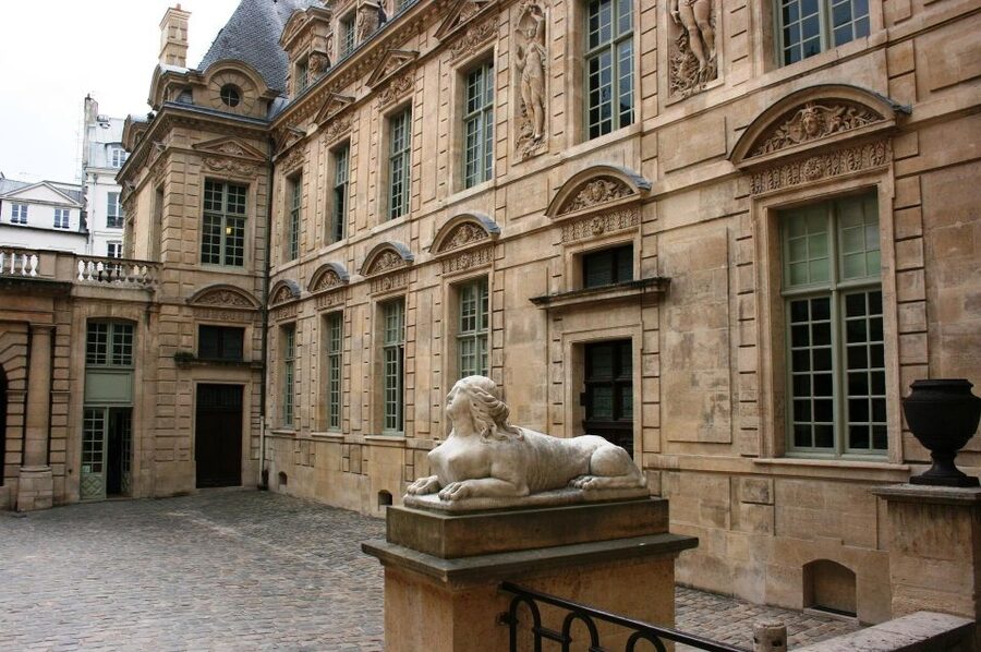 Paris: Le Marais Highlights Guided Small Group Walking Tour - Why Le Marais works so well for a walking tour