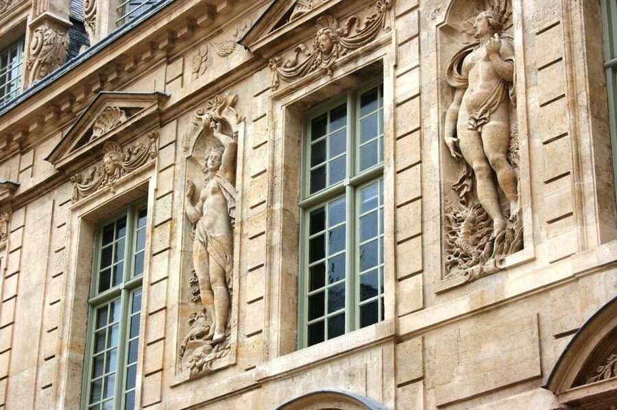 Paris: Le Marais Highlights Guided Small Group Walking Tour - Saint-Gervais Church and the walk toward Hôtel de Ville
