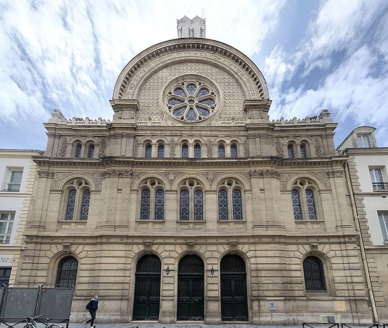 Paris: Le Marais & Montmartre Jewish History Walking Tour - The public transport transfer changes the pace