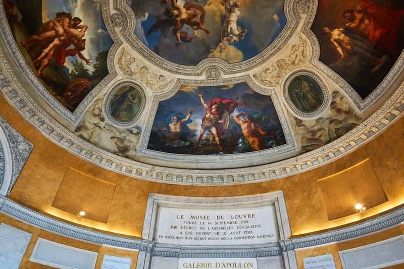 Paris: Louvre Museum Entry Ticket and Garden Walking Tour - How the guides shape the experience