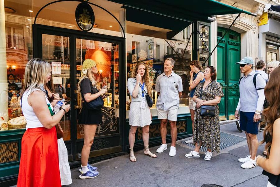 Paris: Montmartre Cheese, Wine & Pastry Guided Walking Tour - Place du Tertre and the artistic side of Montmartre