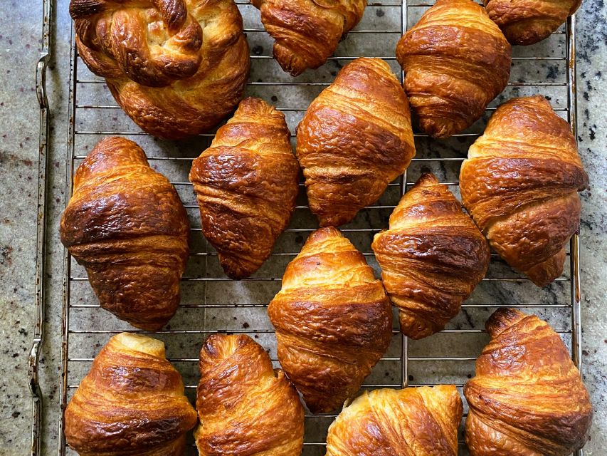 Paris: Montmartre Culture and Local Pastries Walking Tour - Place du Tertre and Montmartre today