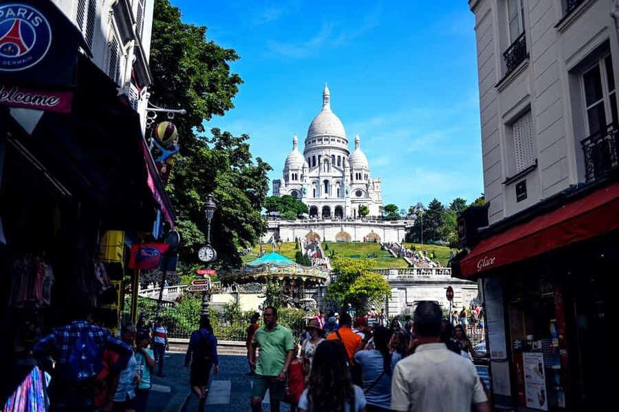 Paris: Montmartre Food Tasting Walking Tour with Secret Dish - A Food Walk With a Shopping List