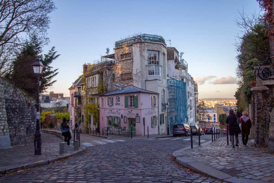 Paris: Montmartre Guided Walking Tour - What the 90-minute format gives you