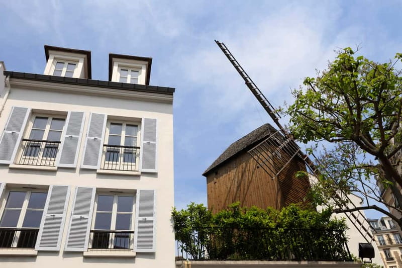 Paris: Montmartre Hidden Gems and Highlights Walking Tour - What you get at Sacré-Cœur, and what you do not