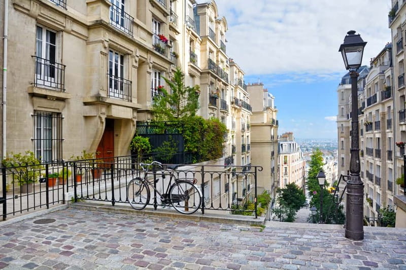 Paris: Montmartre Hidden Gems and Highlights Walking Tour - The guides make a real difference