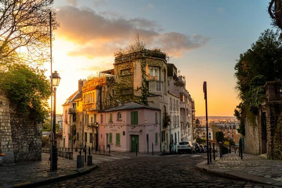 Paris: Montmartre Hidden Gems and Highlights Walking Tour - Starting at the I Love You Wall and Rue des Abbesses