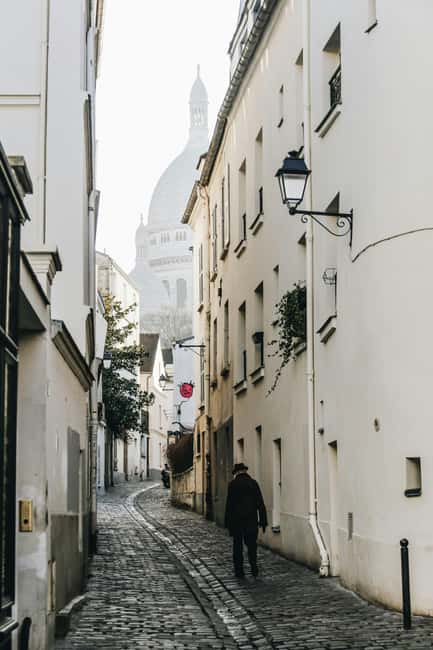 Paris: Montmartre hidden gems walking Tour with Local Guide - Why Montmartre works best on foot
