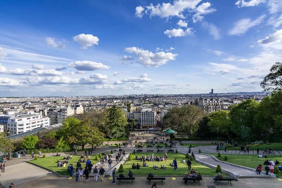 Paris: Montmartre hidden gems walking Tour with Local Guide - Following the winding streets into the artists’ village
