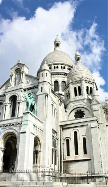 Paris: Montmartre hidden gems walking Tour with Local Guide - Moulin de la Galette and the old village