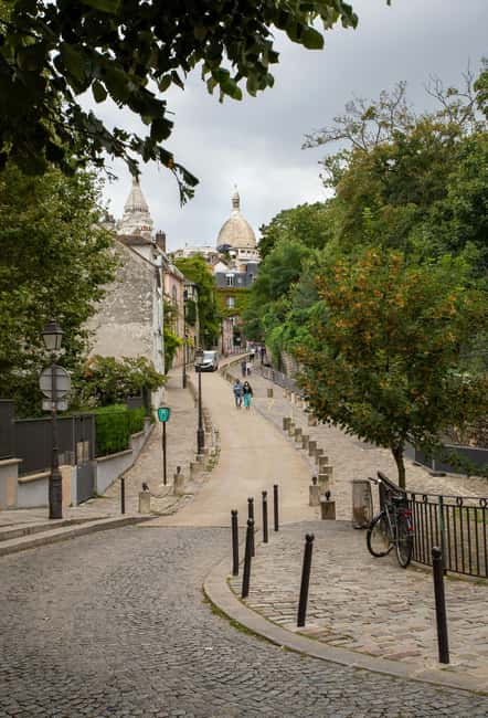 Paris: Montmartre hidden gems walking Tour with Local Guide - Picasso’s studio and the artist connections