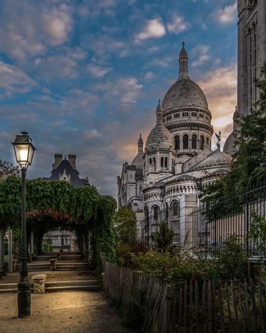 Paris: Montmartre Highlights Walking Tour with a Local Guide - Why this Montmartre walk is different