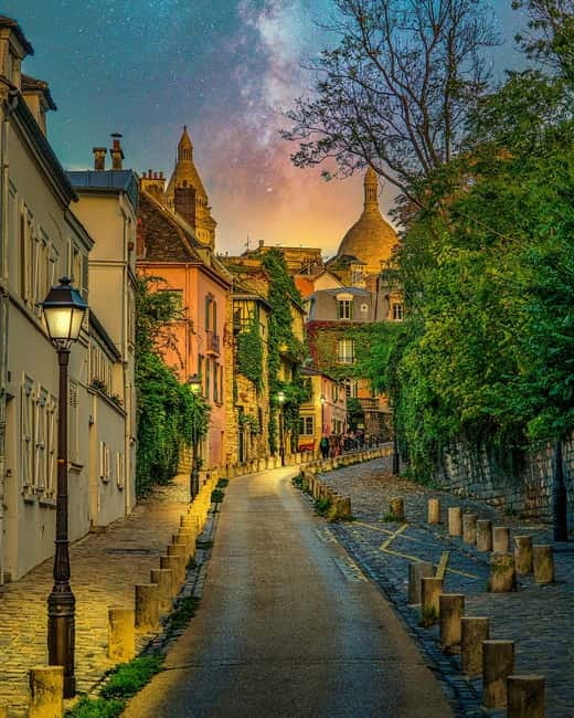Paris: Montmartre Highlights Walking Tour with a Local Guide - Bateau-Lavoir, where modern art took shape