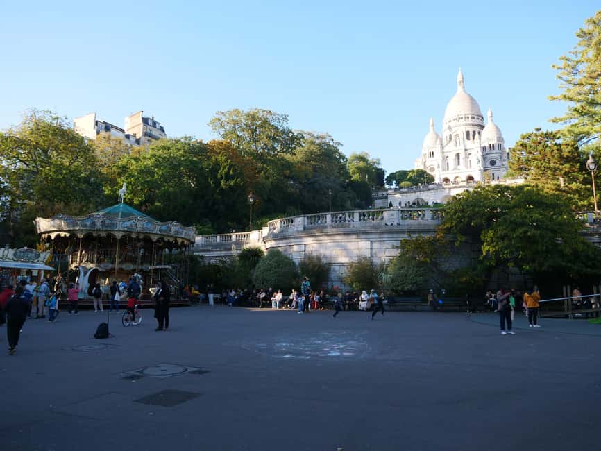 Paris: Montmartre Must-See Walking Tour with a Local Guide - Place du Tertre and Montmartre’s working artists