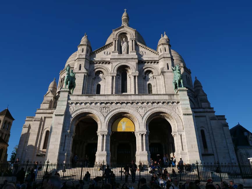 Paris: Montmartre Must-See Walking Tour with a Local Guide - Finishing at the Wall of Love and Place des Abbesses
