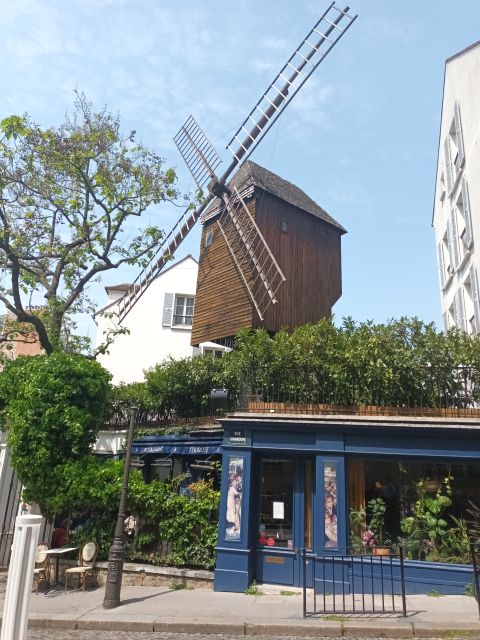 Paris: Montmartre Small Group Guided Walking Tour - Place du Tertre and Montmartre’s artist story